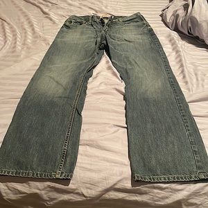 Mens wrangler relaxed boot jeans 33x32. Like new only wore a few times.